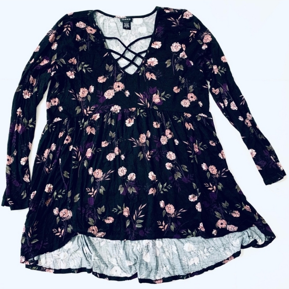TORRID Floral Criss-Cross tunic Size 2X